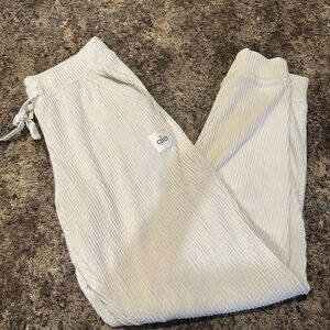 ALO Yoga Muse Sweatpants
